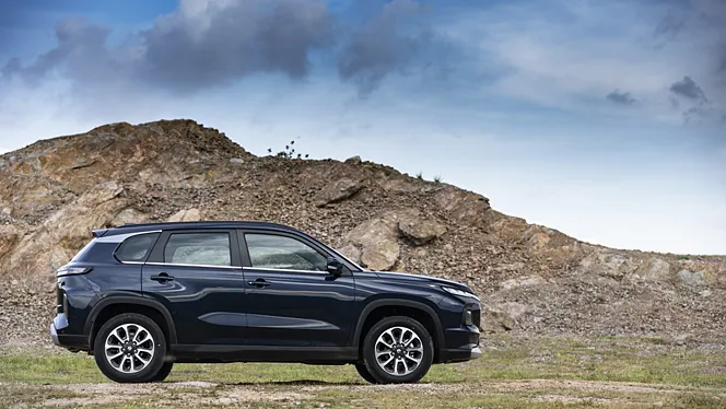 Maruti Suzuki Grand Vitara Right Side View
